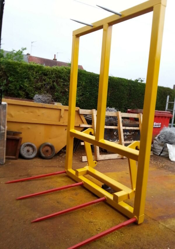 BALE SPIKE FOR JCB TELEPORTER TOOL CARRIER/ FRONT TRACTOR LOADER WITH Q-FIT BRACKETS HEAVY DUTY NEW. Capacity 3 Ton or 3 Large Bales